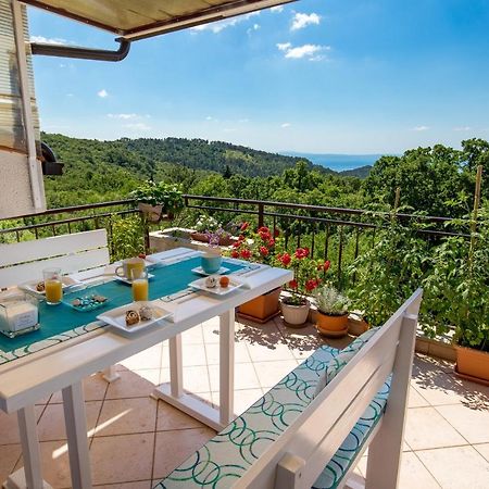Apartment Magda With A Parking Space And Sea View Fiume Esterno foto