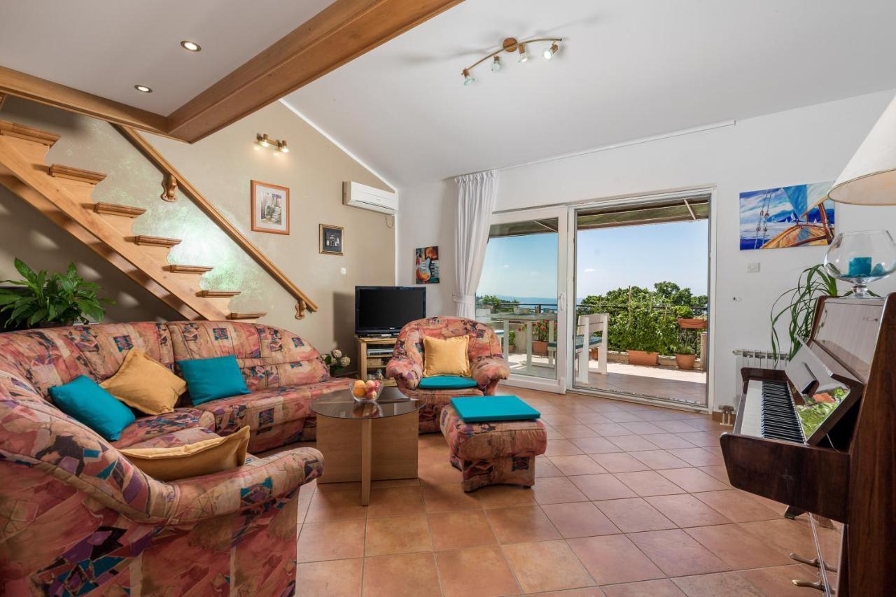 Apartment Magda With A Parking Space And Sea View Fiume Esterno foto