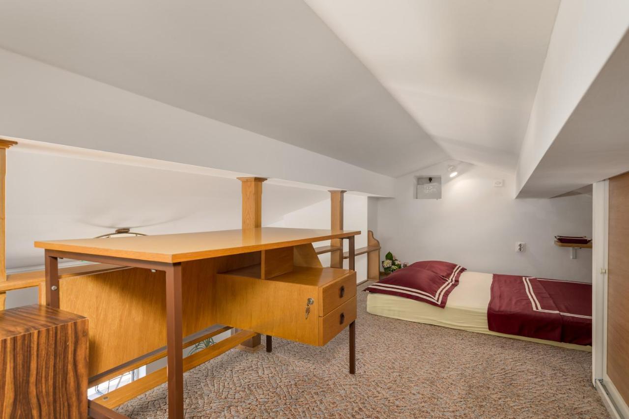 Apartment Magda With A Parking Space And Sea View Fiume Esterno foto