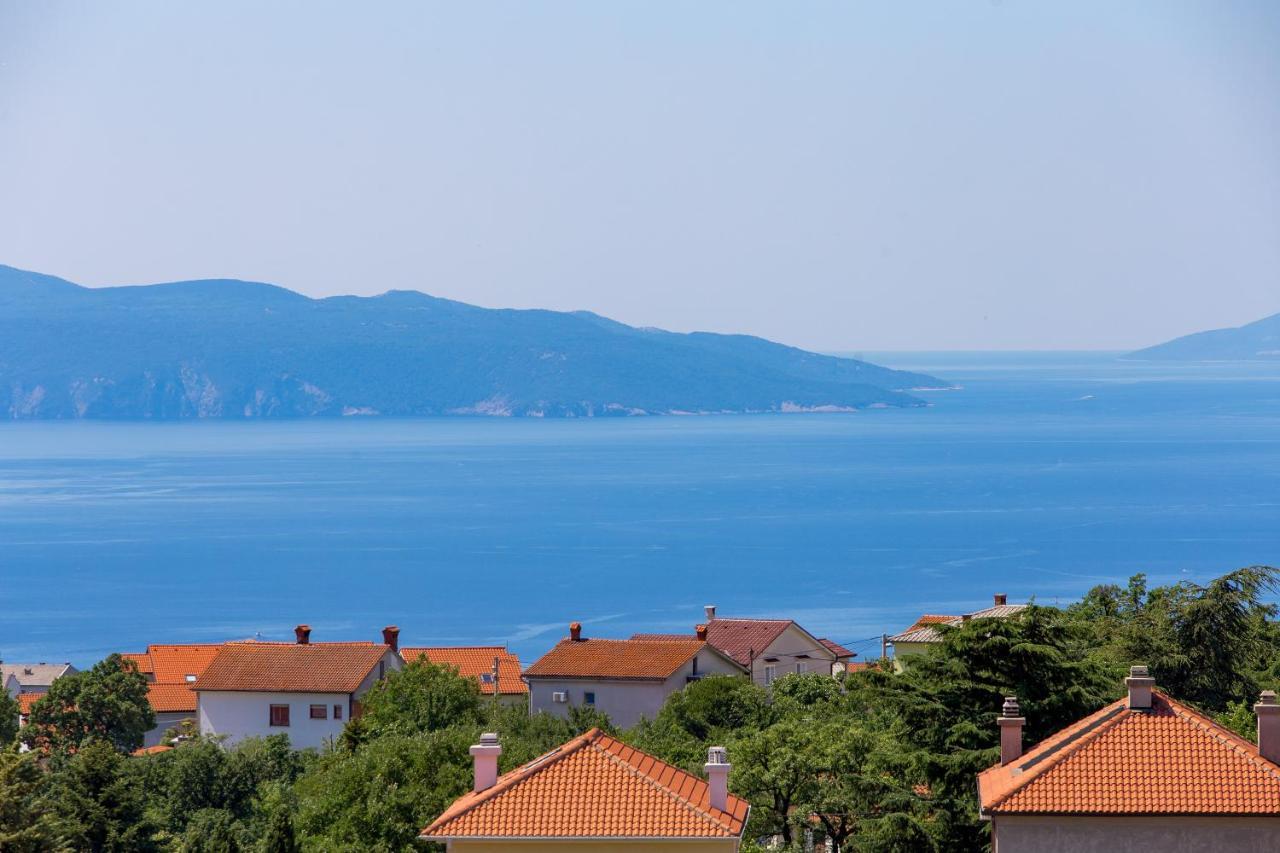 Apartment Magda With A Parking Space And Sea View Fiume Esterno foto