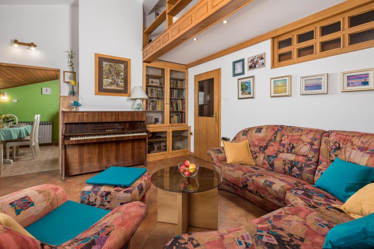 Apartment Magda With A Parking Space And Sea View Fiume Esterno foto